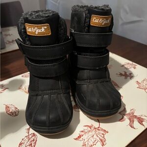 Brand new Cat & Jack toddler snow boots size 10